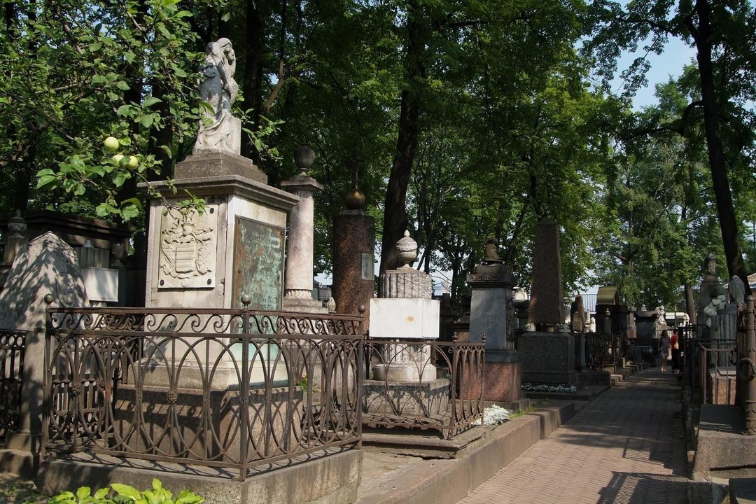 Афиша: Экспозиция «Некрополь XVIII века»