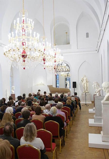 Афиша: Серия «Классика в Царицыне». «Музыка Нового года» Евгения Маркова, Владимир Кирасиров