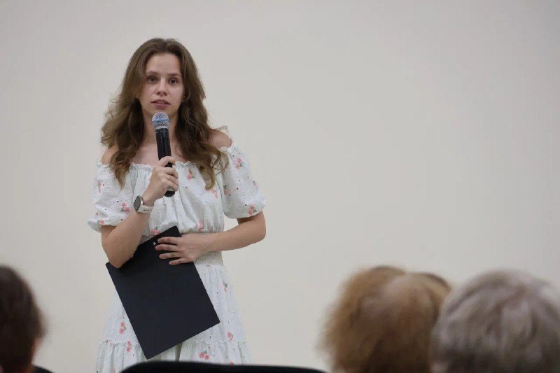 Афиша: Выставка «Художник и время»