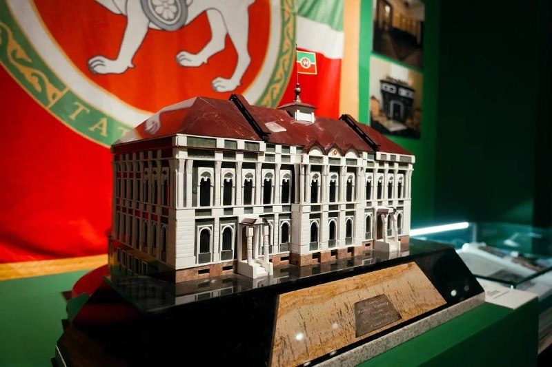 Афиша: Вставка «Губернаторский дворец: 175 лет в центре исторических событий»