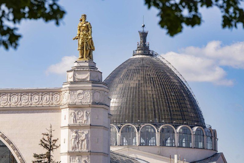 Афиша: Экскурсия «Архитектурная симфония ВДНХ: гармония формы и содержания»